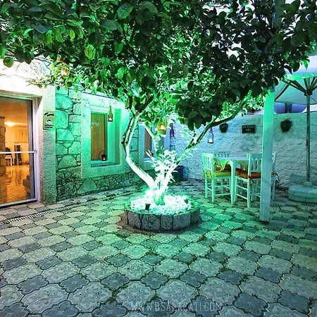 Homestay 5 Tas Boutique Hotel *